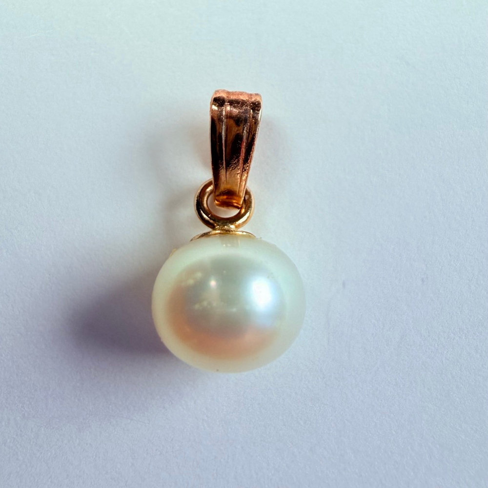 Pearl Drop Necklace Pendant in Gold